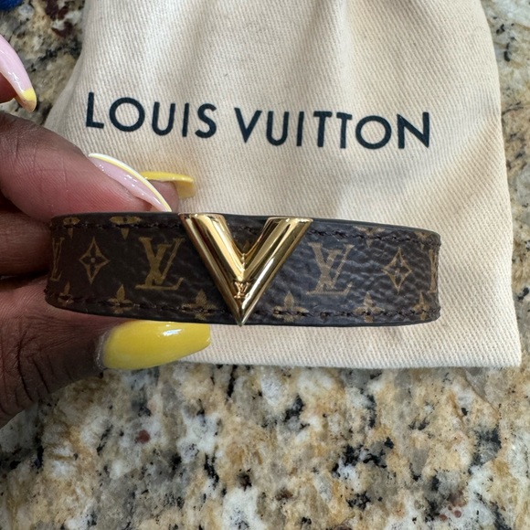 Louis Vuitton V Bracelet - Picture 1 of 5